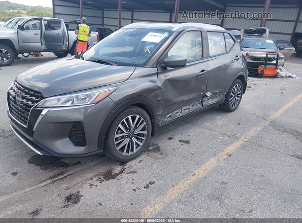 3N1CP5CV8RL520236 2024 NISSAN KICKS Gray წინა მარცხენა ხედი სამი მეოთხედიდან