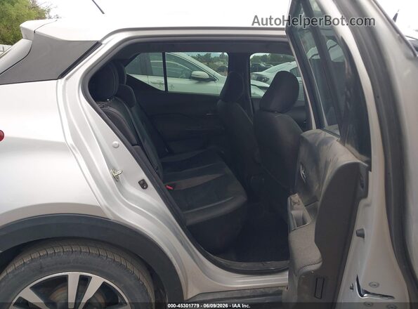 3N1CP5CV9LL490638 2020 NISSAN KICKS Silver Widok naklejki z numerem VIN
