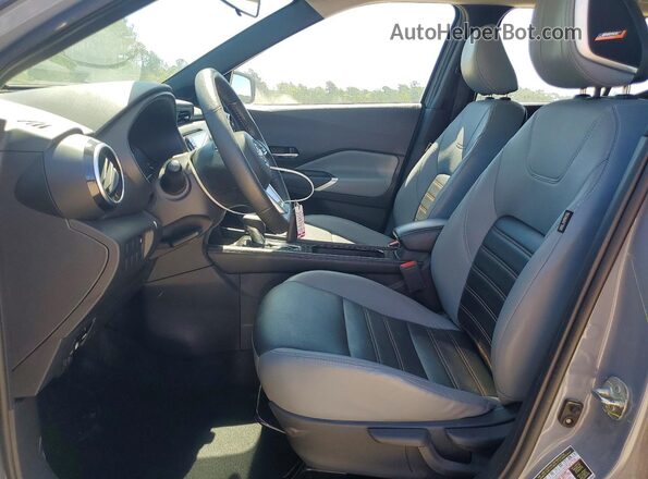 3N1CP5DV1RL477647 2024 NISSAN KICKS Серый Вид салона спереди