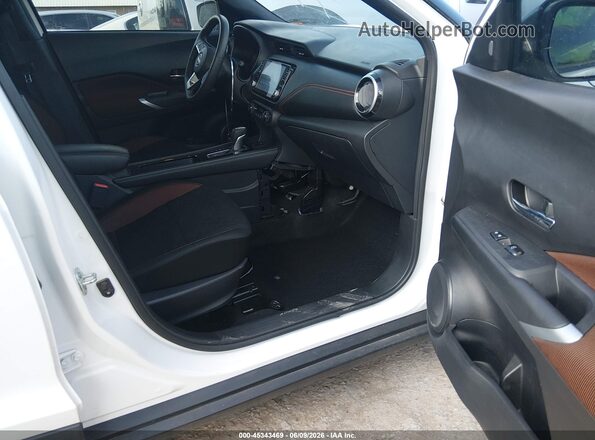 3N1CP5DV2PL560999 2023 NISSAN KICKS Белый Вид салона спереди