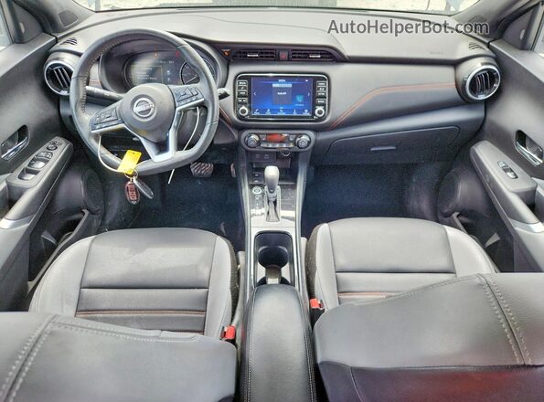 3N1CP5DV4PL541483 2023 NISSAN KICKS Серебряный Вид панели приборов