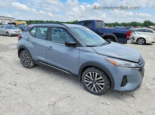3N1CP5DV4PL541483 2023 NISSAN KICKS Серебряный Передняя правая четверть