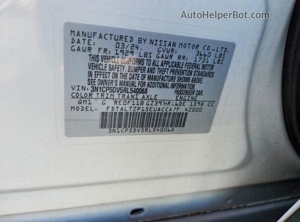 3N1CP5DV5RL540068 2024 NISSAN KICKS White Widok naklejki z numerem VIN