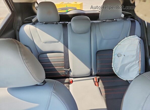 3N1CP5DV5RL540068 2024 NISSAN KICKS White Widok tylnych siedzeń