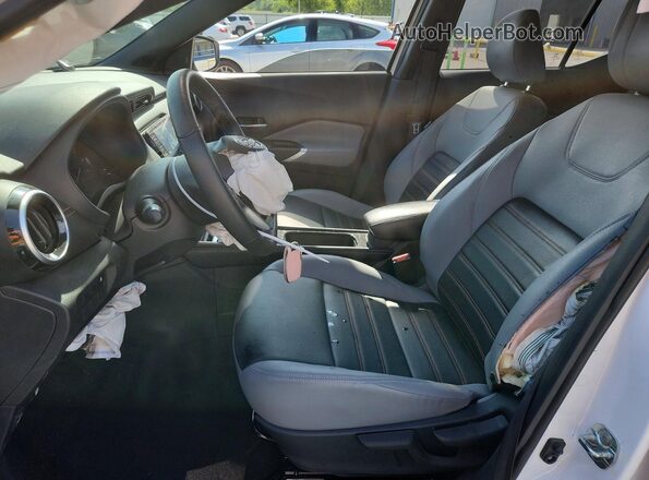 3N1CP5DV5RL540068 2024 NISSAN KICKS White Widok wnętrza z przodu