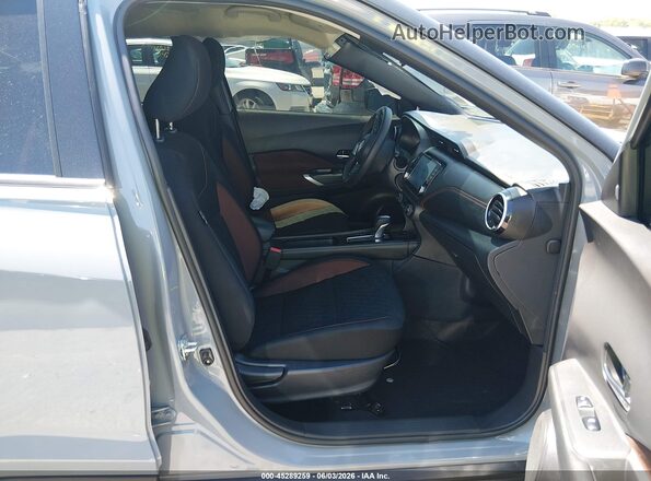 3N1CP5DV5RL576374 2024 NISSAN KICKS Gray Widok wnętrza z przodu