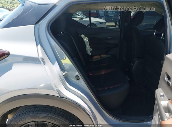 3N1CP5DV5RL576374 2024 NISSAN KICKS Gray Widok naklejki z numerem VIN