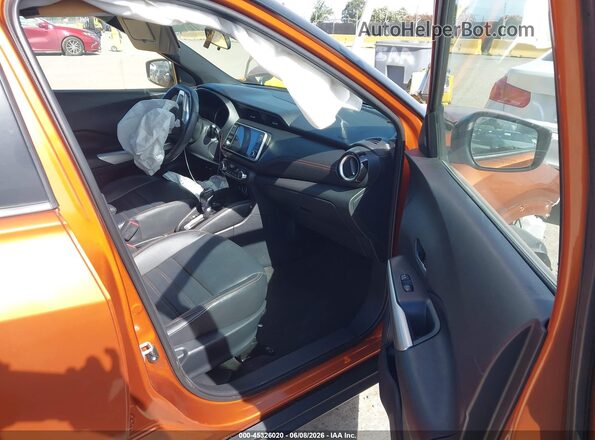 3N1CP5DV6LL562720 2020 NISSAN KICKS Orange Widok wnętrza z przodu