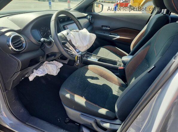 3N1CP5DV8RL528254 2024 NISSAN KICKS Silver 