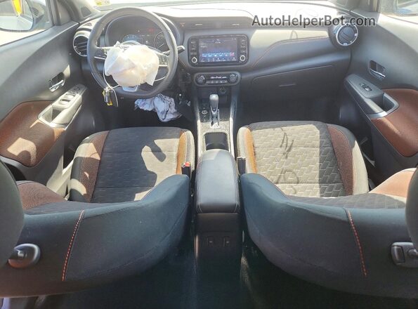 3N1CP5DV8RL528254 2024 NISSAN KICKS Silver 