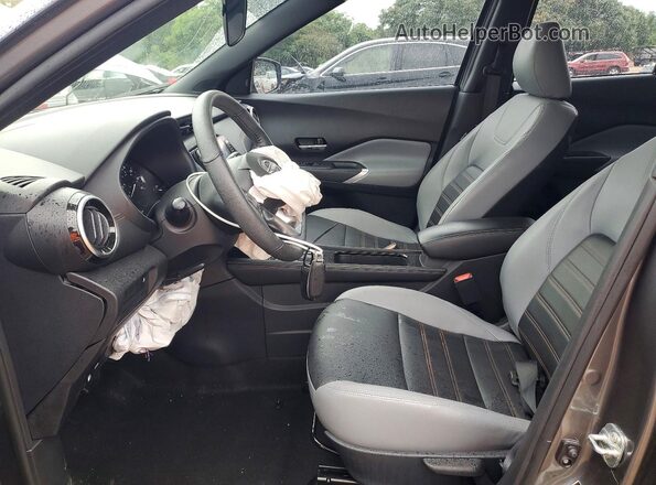 3N1CP5DV8RL541795 2024 NISSAN KICKS Gray Front interior view