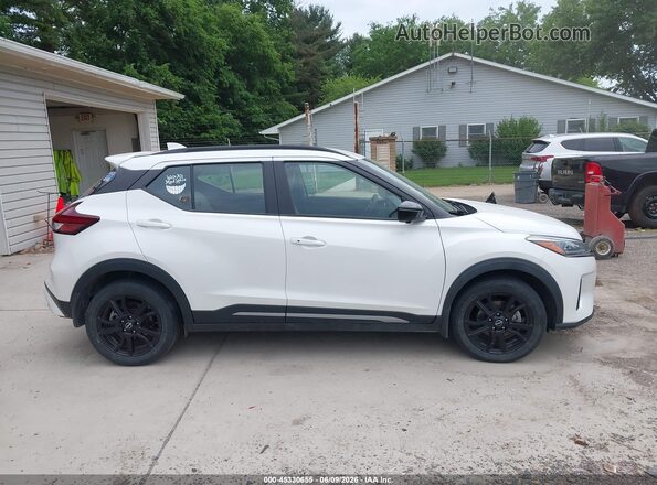 3N1CP5DV9RL523161 2024 NISSAN KICKS White Widok wnętrza z tyłu