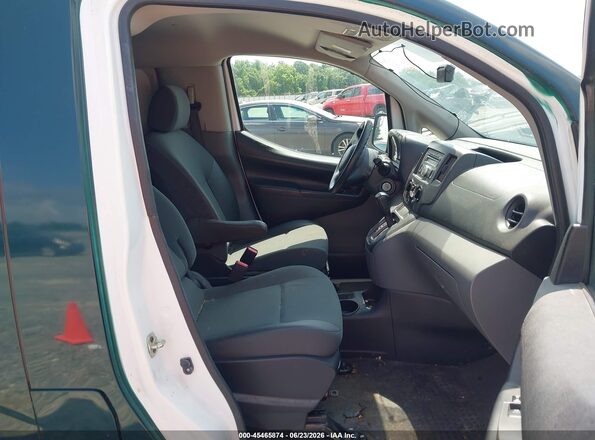 3N63M0YN5HK721241 2017 CHEVROLET CITY EXPRESS Green Front interior view