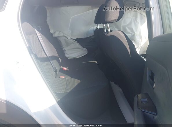 3N8AP6BA0SL384803 2025 NISSAN KICKS White Vista de la etiqueta del VIN