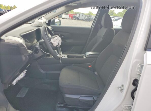 3N8AP6BA6SL322662 2025 NISSAN KICKS White Widok wnętrza z przodu