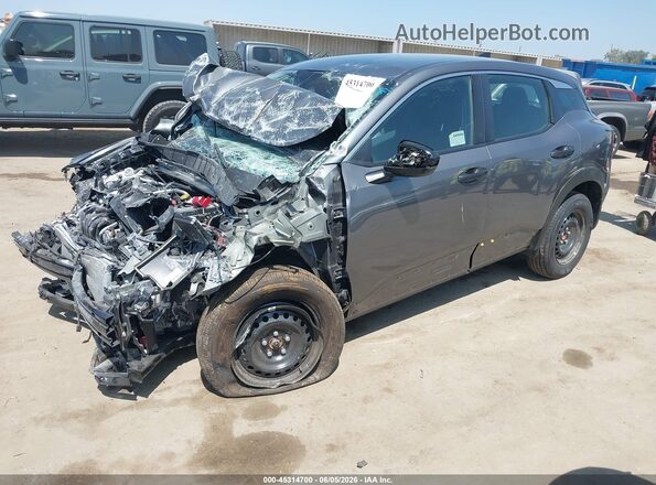 3N8AP6BE3TL351332 2026 NISSAN KICKS Gray Vista tres cuartos delantera izquierda