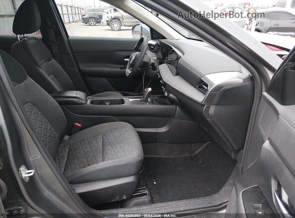 3N8AP6CA2SL356824 2025 NISSAN KICKS Gray Вид салону спереду