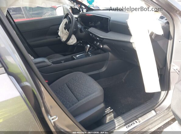3N8AP6CA6SL396453 2025 NISSAN KICKS Gray Vista interior delantera