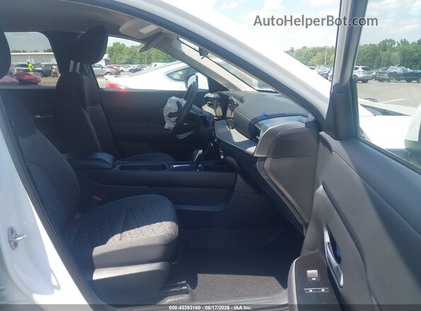 3N8AP6CA8SL394901 2025 NISSAN KICKS White Widok wnętrza z przodu