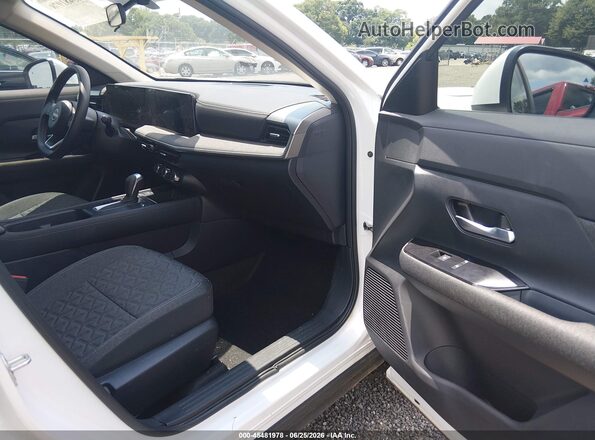 3N8AP6CAXSL358238 2025 NISSAN KICKS Белый Вид салона спереди