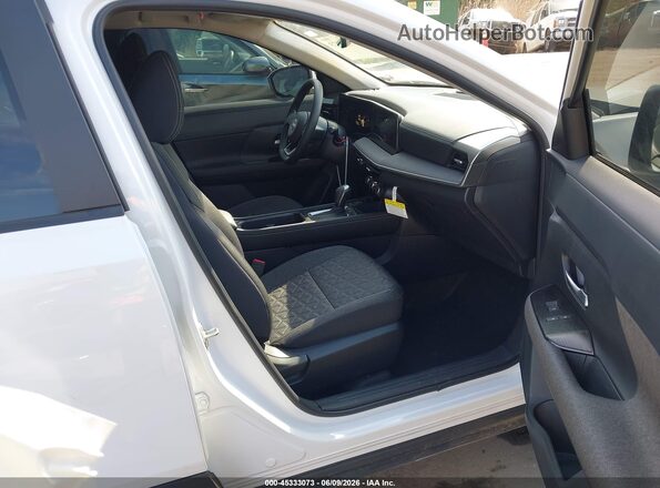3N8AP6CB0SL419282 2025 NISSAN KICKS White Вид салону спереду