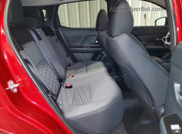 3N8AP6CB0TL321001 2026 NISSAN KICKS Red Widok tylnych siedzeń