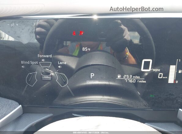 3N8AP6CB1SL300527 2025 NISSAN KICKS White Rear seats view