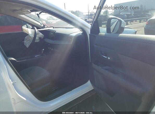 3N8AP6CB1SL364339 2025 NISSAN KICKS White Front interior view