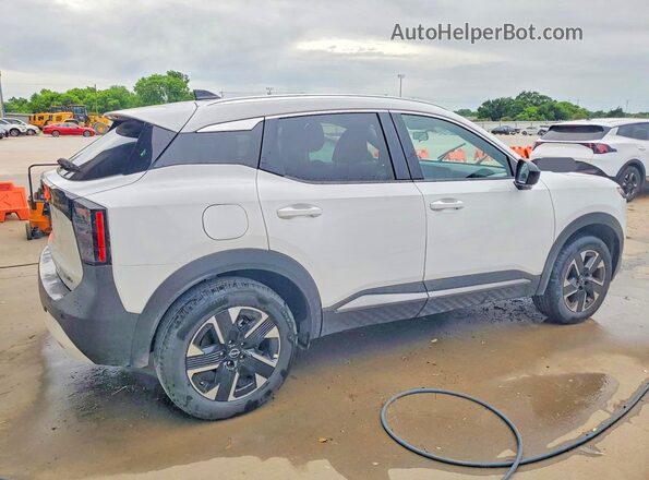 3N8AP6CB1TL362155 2026 NISSAN KICKS Белый Задняя правая четверть
