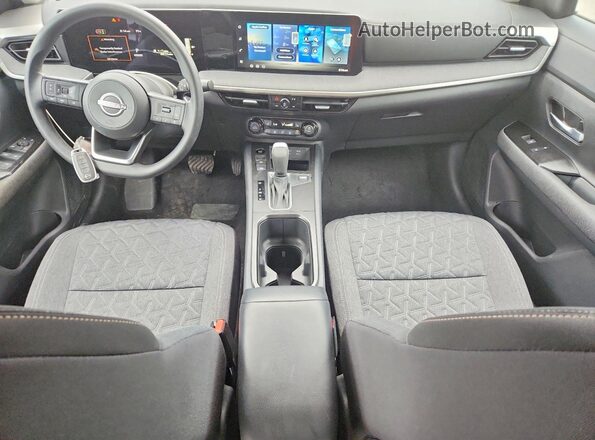 3N8AP6CB1TL362446 2026 NISSAN KICKS Серый Вид панели приборов