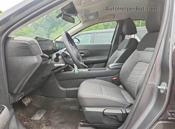 3N8AP6CB1TL362446 2026 NISSAN KICKS Серый Вид салона спереди