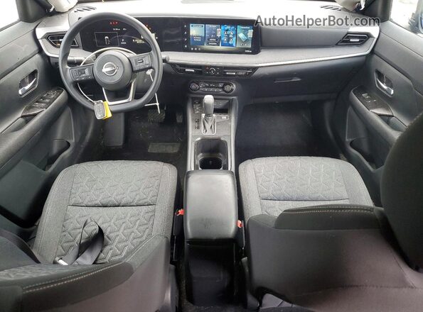 3N8AP6CB3TL319288 2026 NISSAN KICKS Blue Vista del salpicadero