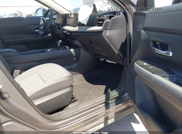 3N8AP6CB6TL372177 2026 NISSAN KICKS Gray წინა სალონის ხედი