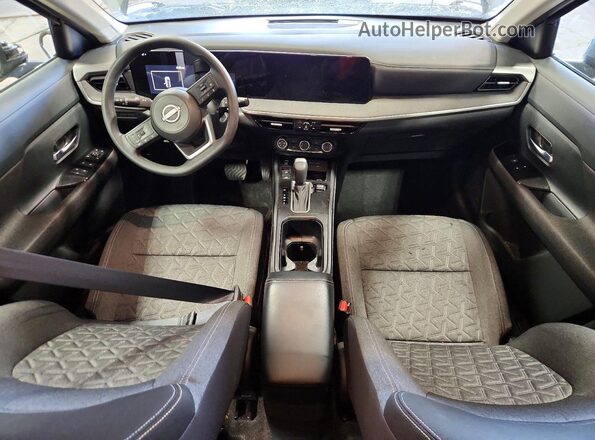 3N8AP6CB7SL350283 2025 NISSAN KICKS Gray Вид панелі приладів