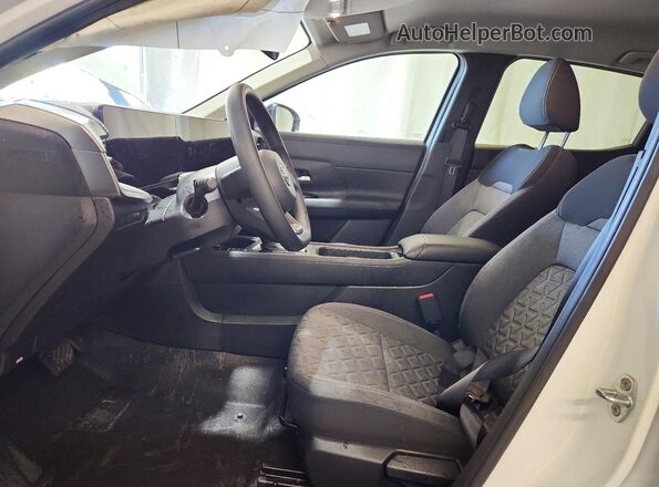3N8AP6CB7TL342282 2026 NISSAN KICKS White წინა სალონის ხედი