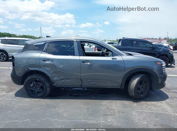 3N8AP6CE3TL302520 2026 NISSAN KICKS Gray Սալոնի 360 աստիճան տեսք