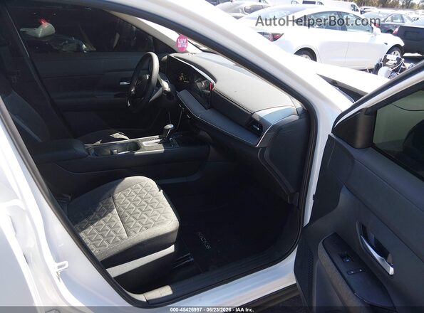 3N8AP6CE4TL411858 2026 NISSAN KICKS White Front interior view