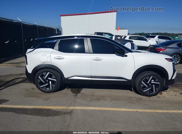 3N8AP6CE7TL352868 2026 NISSAN KICKS White Vista interior trasera