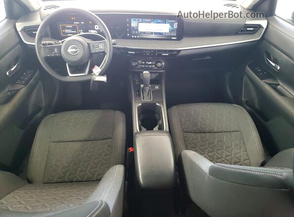 3N8AP6CE9TL362012 2026 NISSAN KICKS Gray Առջևի վահանակի տեսք