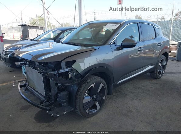 3N8AP6DA2SL363769 2025 NISSAN KICKS Gray წინა მარცხენა ხედი სამი მეოთხედიდან