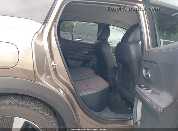 3N8AP6DA9SL399510 2025 NISSAN KICKS Brown Widok naklejki z numerem VIN