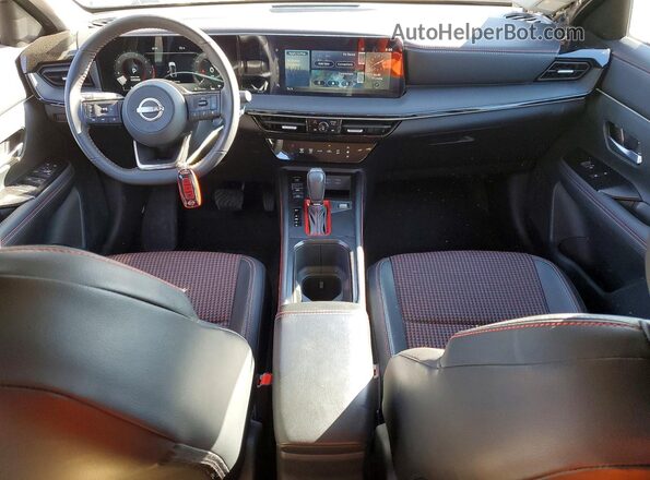 3N8AP6DB5SL431393 2025 NISSAN KICKS Charcoal Vista del salpicadero