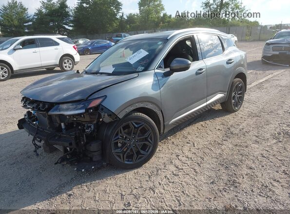 3N8AP6DD3SL430129 2025 NISSAN KICKS Gray Vista tres cuartos delantera izquierda