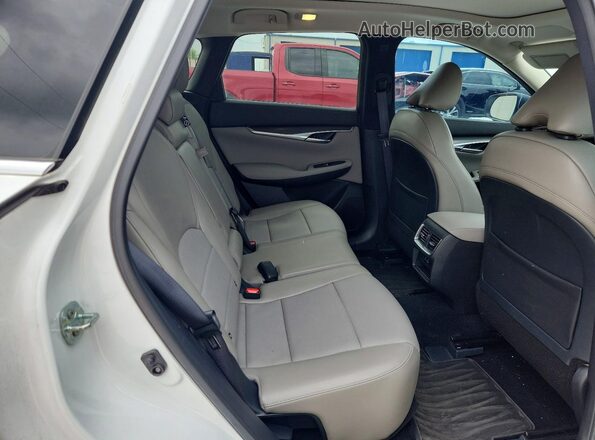3PCAJ5BA0RF114292 2024 INFINITI QX50 White Вид задньої частини салону