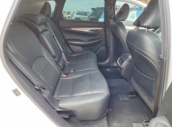 3PCAJ5M19KF134639 2019 INFINITI QX50 White Widok tylnych siedzeń