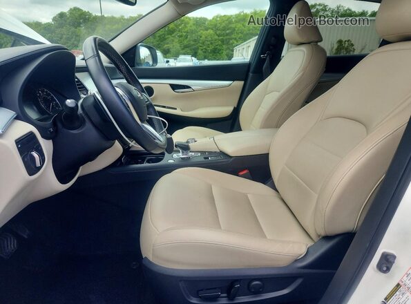 3PCAJ5M31KF137813 2019 INFINITI QX50 White Widok wnętrza z przodu