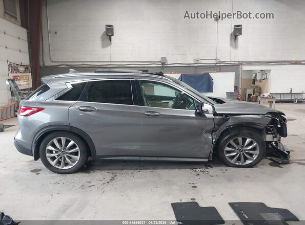 3PCAJ5M31LF100939 2020 INFINITI QX50 Gray Vista interior trasera