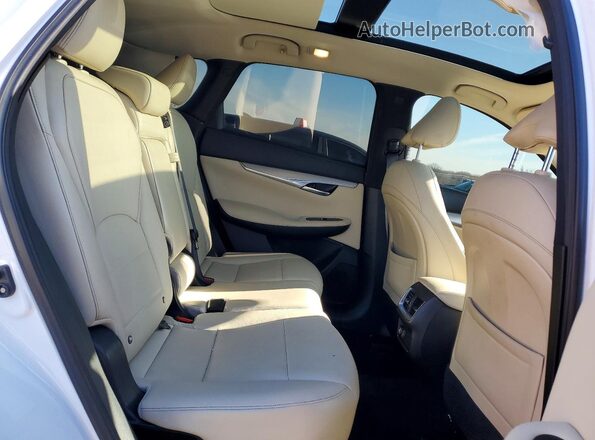 3PCAJ5M35LF111054 2020 INFINITI QX50 White Widok wnętrza z tyłu