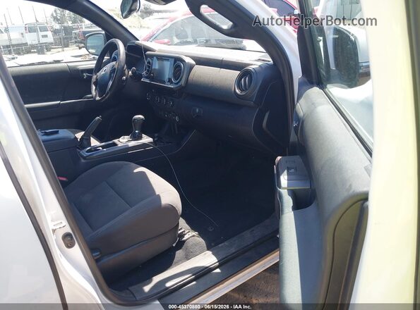 3TMAZ5CN0JM065461 2018 TOYOTA TACOMA White Սալոնի դիմացի տեսք