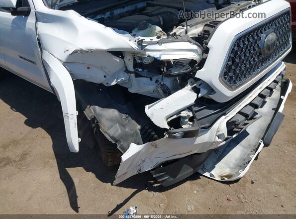 3TMAZ5CN0JM065461 2018 TOYOTA TACOMA White Դիմացի տեսք